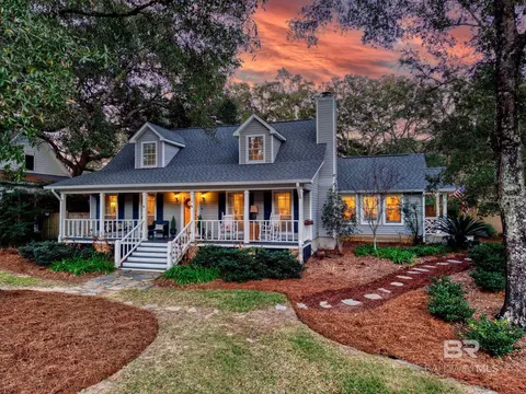 2 Echo Ln, Fairhope, AL 36532