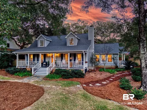 2 Echo Ln, Fairhope, AL 36532