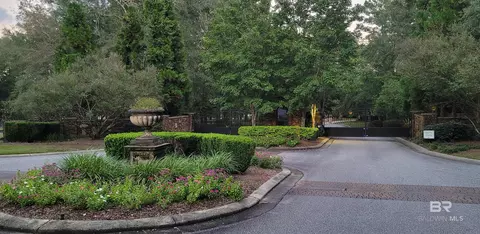 2 Redfern Rd, Daphne, AL 36526