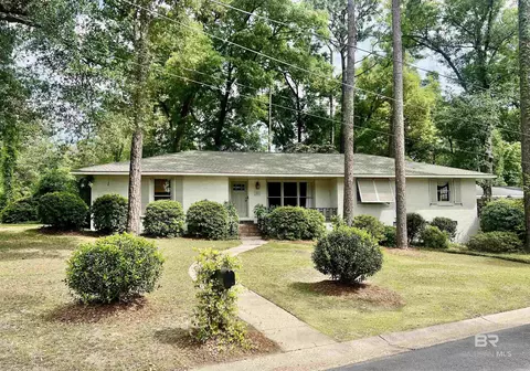 451 Ivy Cir, Fairhope, AL 36532