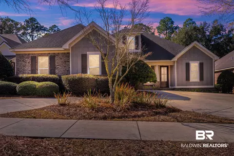 215 Wentworth St, Fairhope, AL 36532
