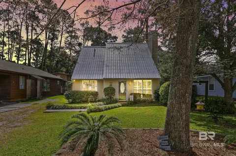 809 E 23rd Ave, Gulf Shores, AL 36542