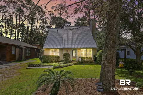 809 E 23rd Ave, Gulf Shores, AL 36542