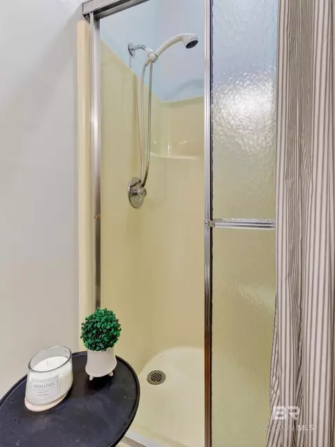 Bath - 2104 Marchfield Dr E, Mobile, AL 36693 photo 2 of 10