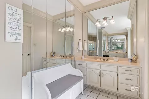 Bath - 2104 Marchfield Dr E, Mobile, AL 36693 photo 4 of 10