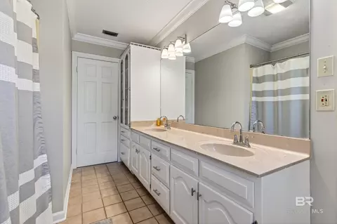 Bath - 2104 Marchfield Dr E, Mobile, AL 36693 photo 9 of 10