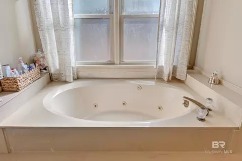 Bath - 2104 Marchfield Dr E, Mobile, AL 36693 photo 3 of 10