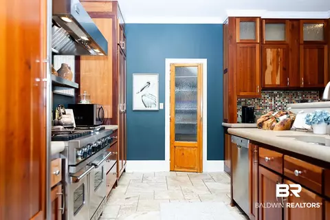 Kitchen - 8401 Osprey Dr, Elberta, AL 36530 photo 3 of 5
