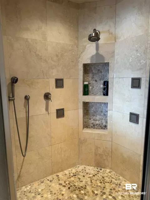 Bath - 8401 Osprey Dr, Elberta, AL 36530 photo 3 of 5