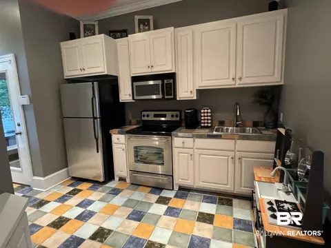 Kitchen - 8401 Osprey Dr, Elberta, AL 36530 photo 5 of 5