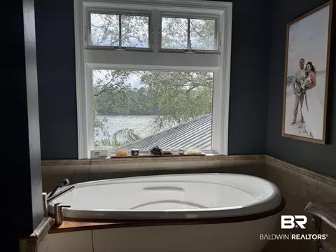 Bath - 8401 Osprey Dr, Elberta, AL 36530 photo 2 of 5