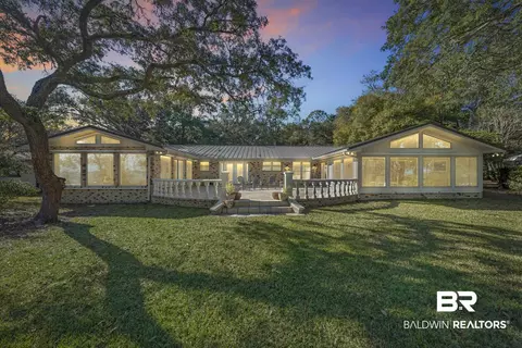 9488 Bay View Dr, Lillian, AL 36549