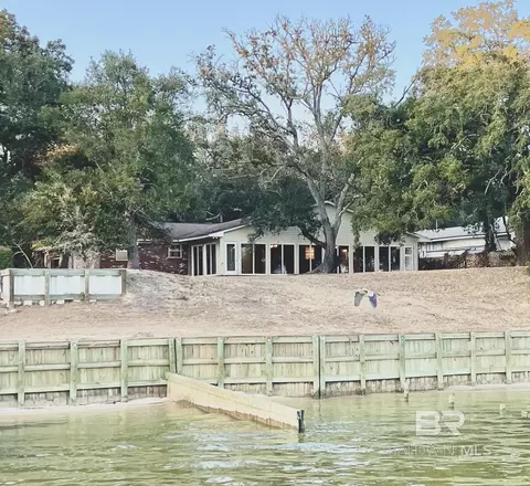 9182 Bay View Dr, Lillian, AL 36549