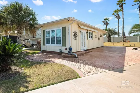 12143 Gateway Dr, Elberta, AL 36530