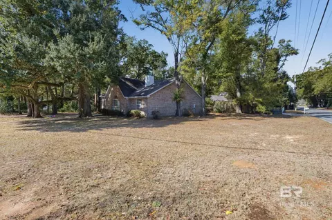 502 3rd St, Fairhope, AL 36532