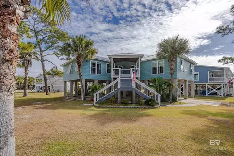 712 Pine Ln, Gulf Shores, AL 36542