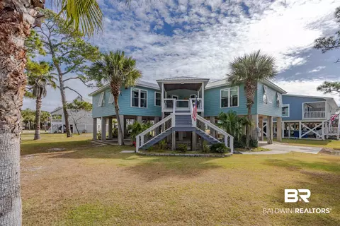 712 Pine Ln, Gulf Shores, AL 36542