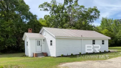 821 Dailey St, Brewton, AL 36426