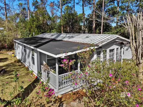 420 Buena Vista Dr, Lillian, AL 36549