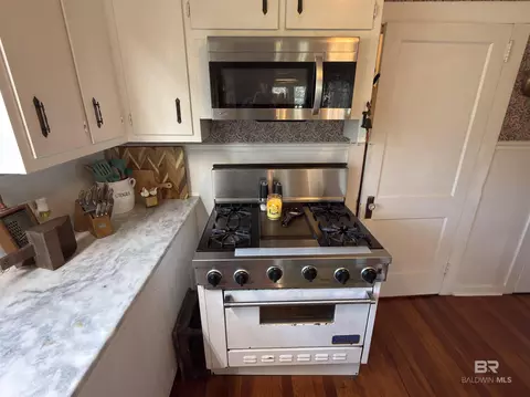 Kitchen - 2006 Evergreen Rd, Jackson, AL 36545 photo 3 of 7