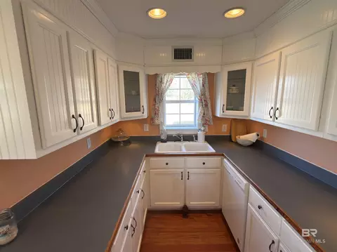 Kitchen - 2006 Evergreen Rd, Jackson, AL 36545 photo 7 of 7