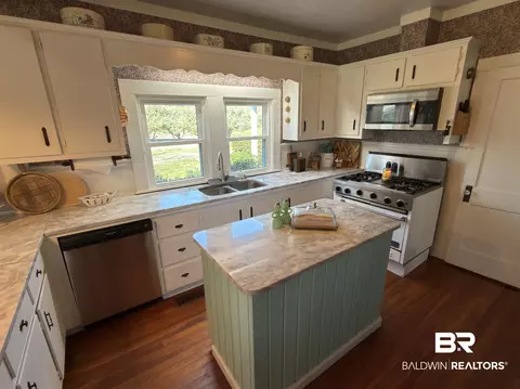 Kitchen - 2006 Evergreen Rd, Jackson, AL 36545 photo 2 of 7