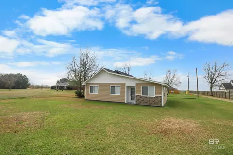 17622 Brewer Rd, Foley, AL 36535