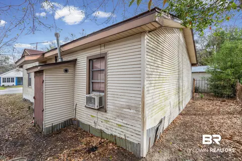 351 Kansas St, Chickasaw, AL 36611 photo 5