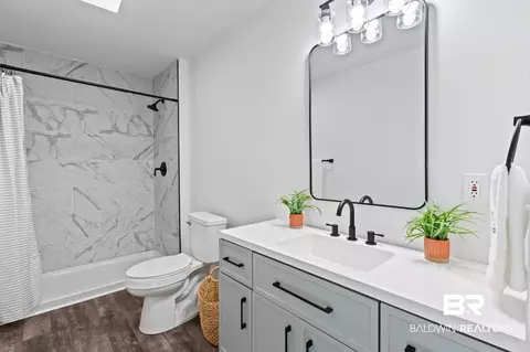 Bath - 128 Bush Ave, Mobile, AL 36604 photo 1 of 6