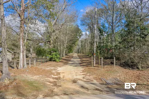 27760 Northcutt Ln, Robertsdale, AL 36567