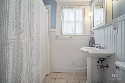 Bath - 168 Mohawk St, Mobile, AL 36606 photo 3 of 4