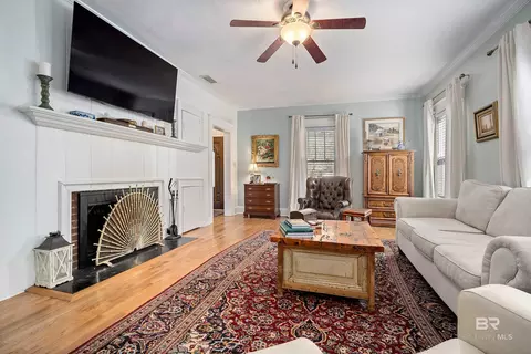 Living - 168 Mohawk St, Mobile, AL 36606 photo 4 of 4