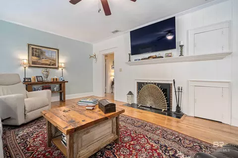 Living - 168 Mohawk St, Mobile, AL 36606 photo 3 of 4