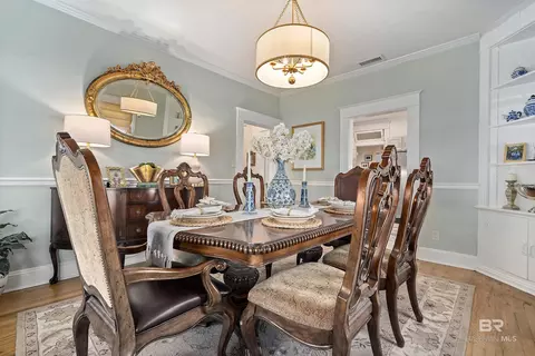 Dining - 168 Mohawk St, Mobile, AL 36606 photo 2 of 3