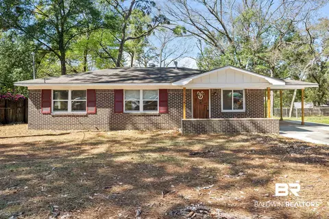 672 Tarawa Dr, Mobile, AL 36609