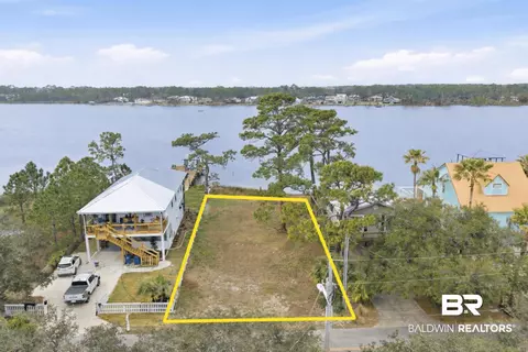 224 W 8th Ave, Gulf Shores, AL 36542