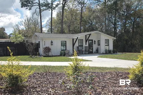 422 Barclay Ave, Fairhope, AL 36532