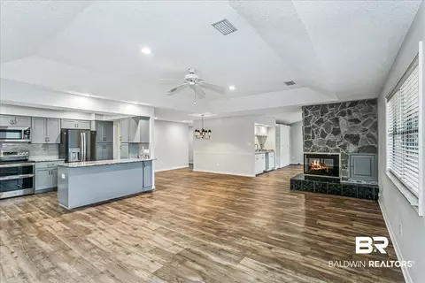 5073 Leeward Dr, Pensacola, FL 32507
