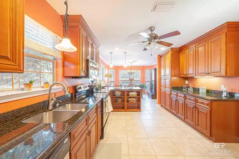 Kitchen - 124 Chatam Loop, Daphne, AL 36526 photo 4 of 4