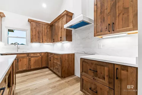 Kitchen - 28310 Comstock Rd, Elberta, AL 36530 photo 5 of 7
