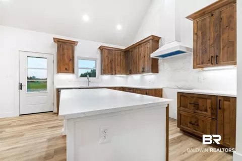Kitchen - 28310 Comstock Rd, Elberta, AL 36530 photo 6 of 7