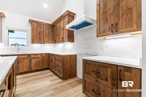 Kitchen - 28310 Comstock Rd, Elberta, AL 36530 photo 5 of 7