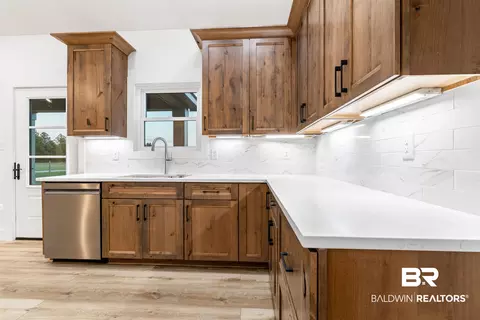 Kitchen - 28310 Comstock Rd, Elberta, AL 36530 photo 4 of 7