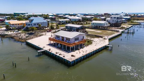 701 Indian Ln, Gulf Shores, AL 36542