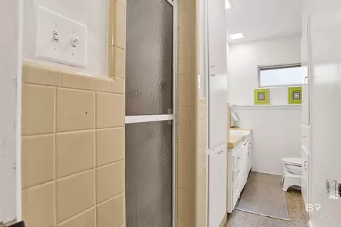 Bath - 320 Hadrian St, Mobile, AL 36606 photo 5 of 6
