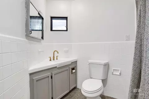 Bath - 320 Hadrian St, Mobile, AL 36606 photo 4 of 6