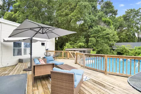 Exterior - 320 Hadrian St, Mobile, AL 36606 photo 4 of 7