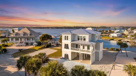 912 Shoreland Dr, Gulf Shores, AL 36542