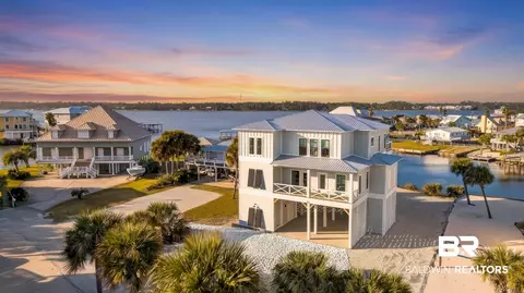 912 Shoreland Dr, Gulf Shores, AL 36542