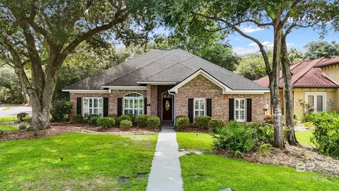11 Lakeside Dr, Gulf Shores, AL 36542